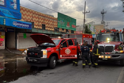 Incendio en Tlalnepantla controlado por bomberos en bodega de abarrotes