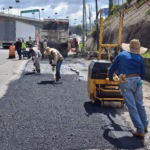 Bacheo nocturno en carriles centrales del Periférico en Cuautitlán Izcalli