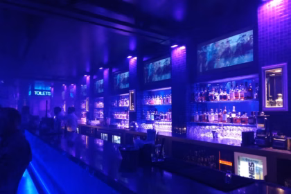 Querétaro restablece horario nocturno hasta las 3:00 a.m.