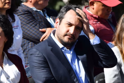 Andrés Manuel López Beltrán aclara su viaje a Tokio y desmiente acusaciones