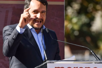 Hijo de López Obrador afirma que fue espiado en Japón para armar campaña de linchamiento
