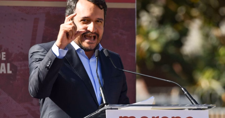 Hijo de López Obrador afirma que fue espiado en Japón para armar campaña de linchamiento