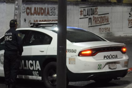 Policía de la Ciudad de México identificados por conducta inapropiada en patrulla