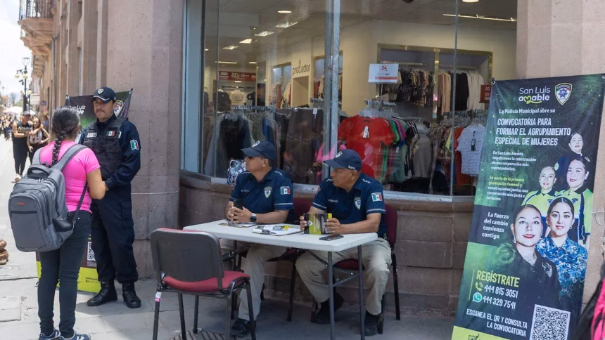 Policías en la Ciudad de México buscan cubrir plazas vacantes
