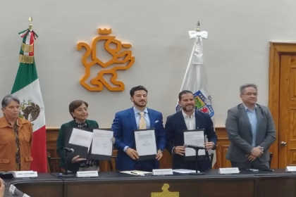 Samuel García firma inventario de emisiones contaminantes en Nuevo León
