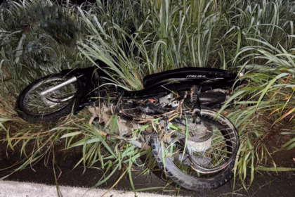 Mujer lesionada en accidente vial frente a Preparatoria 7 en Compostela