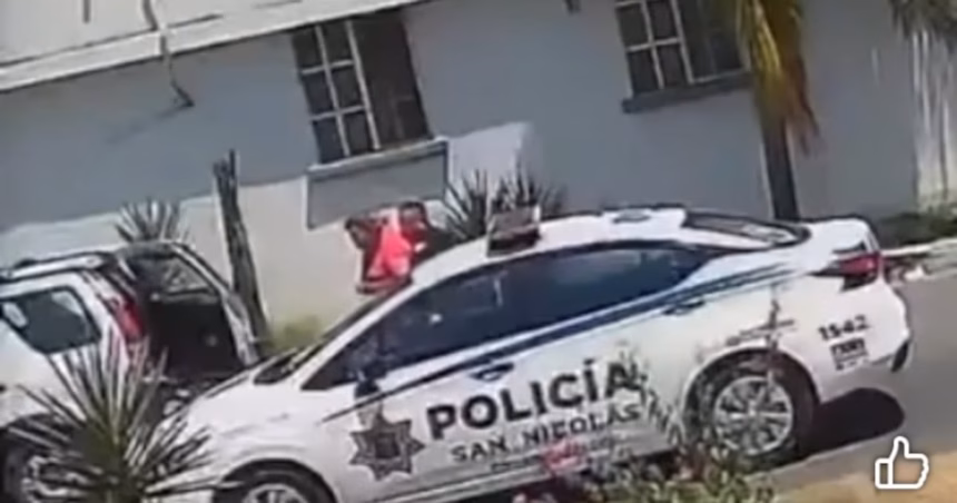 Policía de San Nicolás salva a mujer atragantada con totopo