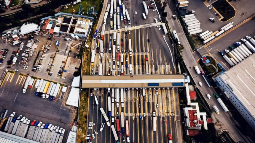 Tráfico en la Autopista México-Querétaro 6 de agosto