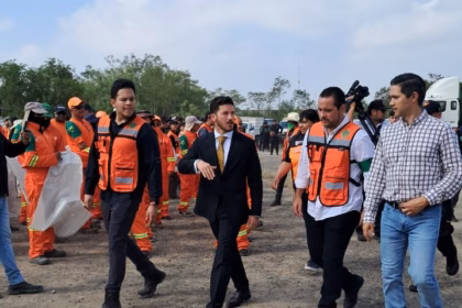 Samuel García inicia jornada de limpieza en Río Pesquería