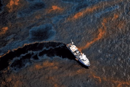 Marea roja en Yucatán avanza hacia zona muerta en Sisal y Celestún