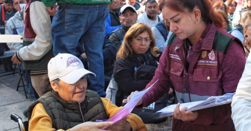 Programas sociales en CDMX: requisitos para recibir apoyo de 2000 pesos