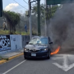 Incendio de vehículo en Morones Prieto afecta vialidad en Monterrey