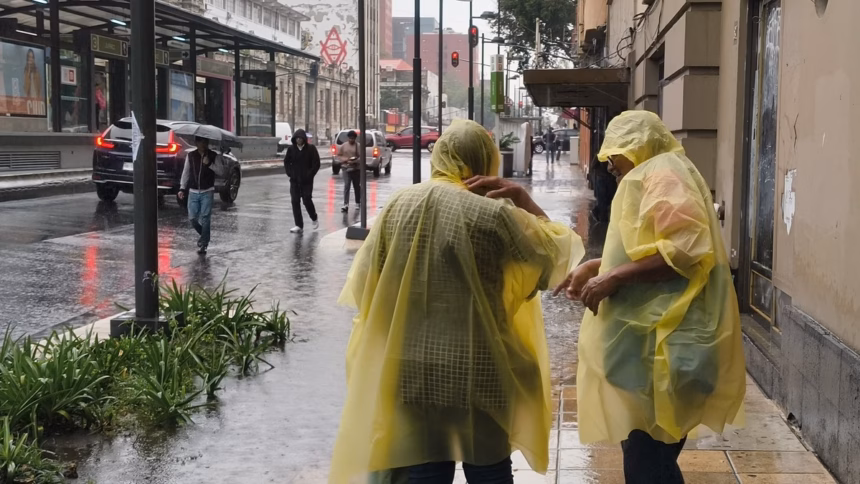 Alertan por fuertes vientos y lluvias en la Ciudad de México