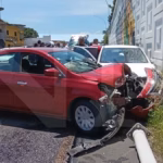 Accidente en Tepic deja cuatro personas lesionadas en choque de vehículos