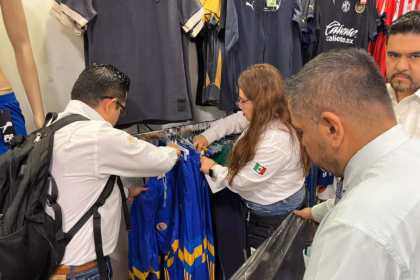 IMPI asegura mercancía pirata del Club Tigres en Monterrey