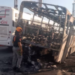 Incendio de camión de ruta urbana en Apodaca sin heridos