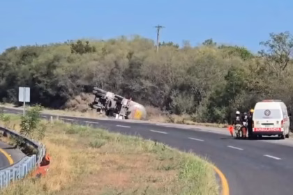 Volcadura de pipa con gasolina en Montemorelos, Nuevo León