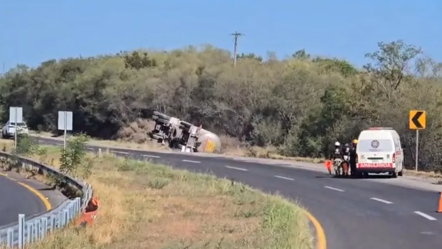 Volcadura de pipa con gasolina en Montemorelos, Nuevo León