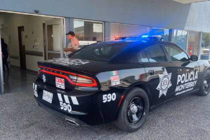 Policías de Monterrey salvan a niño que se atragantó con comida