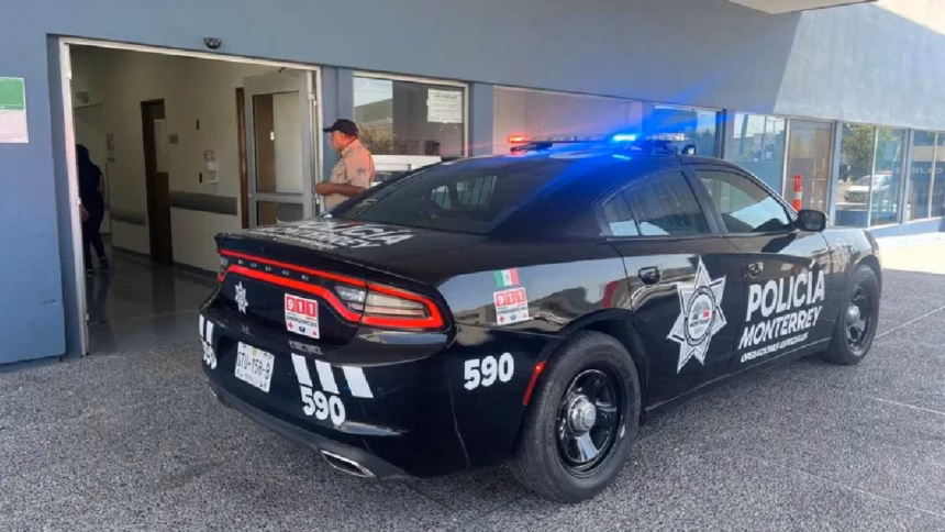 Policías de Monterrey salvan a niño que se atragantó con comida