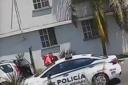 Policía ayuda a mujer que se ahogaba con totopo en San Nicolás