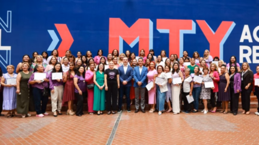 Monterrey gradúa a 100 mujeres en Academia de Emprendedoras