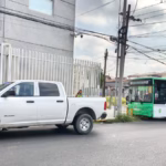 Choque entre escoltas y ruta de transporte en Monterrey deja lesionados