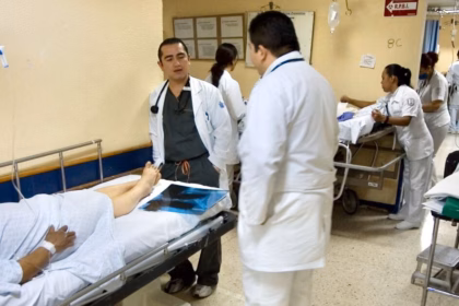 Más de 857 mil hogares en México cayeron en pobreza por gastos médicos