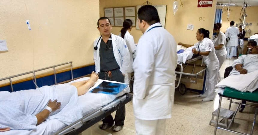 Más de 857 mil hogares en México cayeron en pobreza por gastos médicos