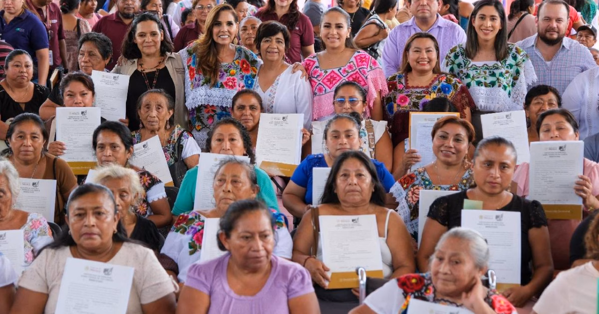 Mara Lezama y Sedatu entregan certificados agrarios en Quintana Roo
