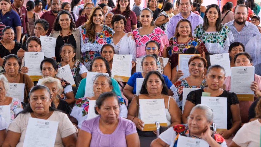 Mara Lezama y Sedatu entregan certificados agrarios en Quintana Roo