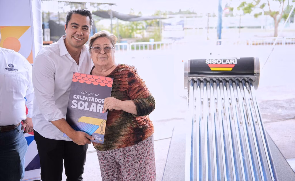 Inicia gobierno de Querétaro entrega de calentadores solares para apoyar a familias