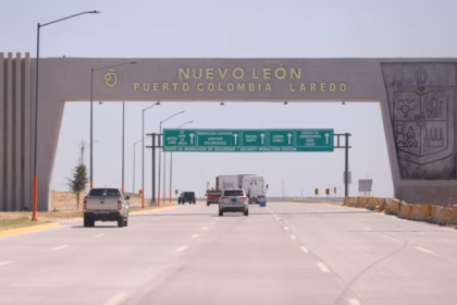 Samuel García presume mejora en caseta de la aduana Colombia en Nuevo León
